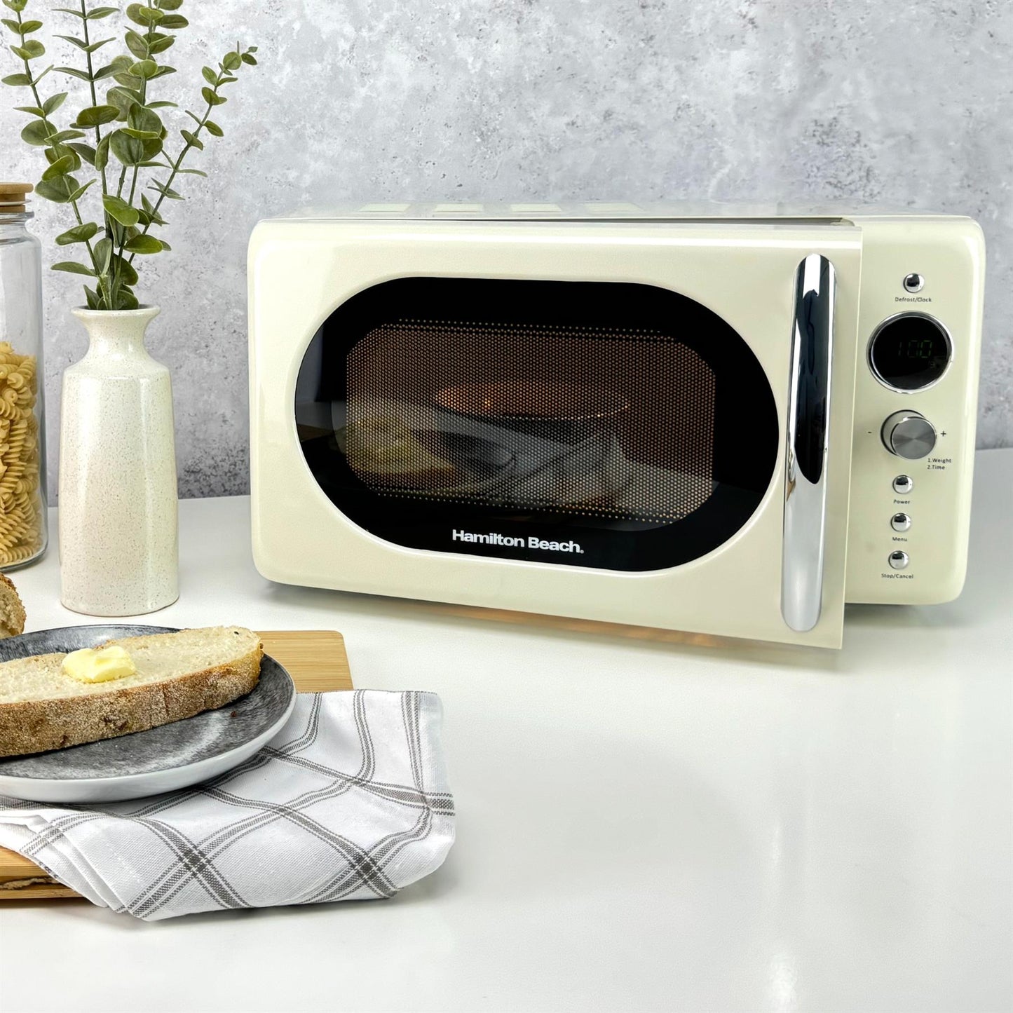 Retro Cream Hamilton Beach Microwave