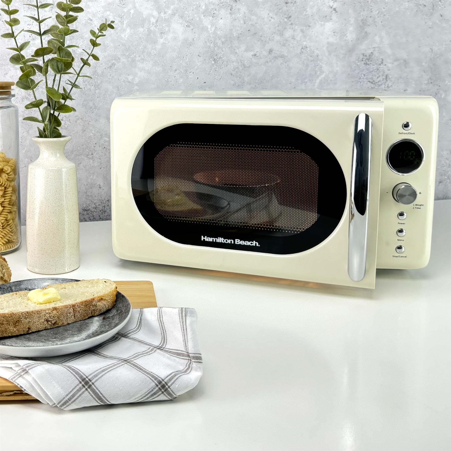 Retro Cream Hamilton Beach Microwave